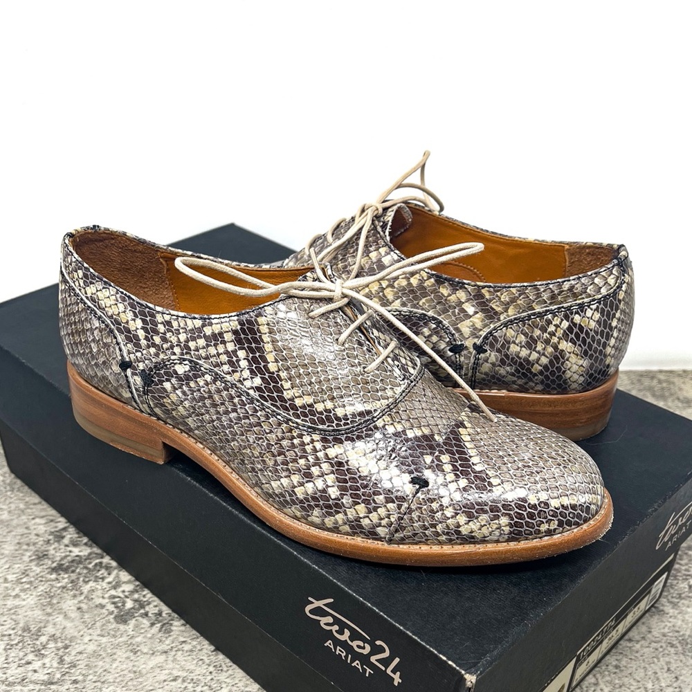 Ariat Two24 snake print Austen oxford flats, size 6